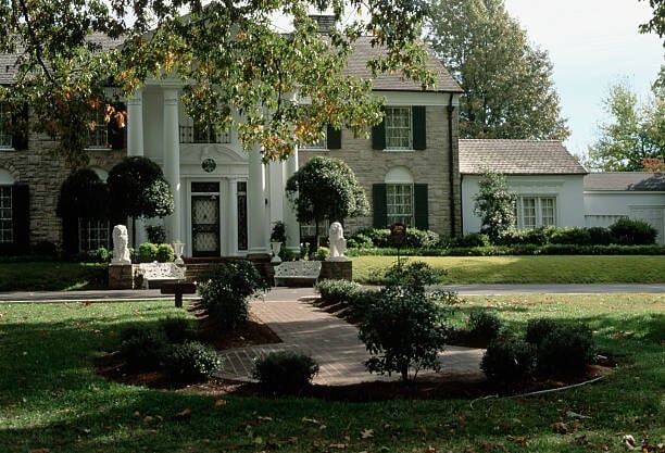 The front of Graceland, Elvis Presley