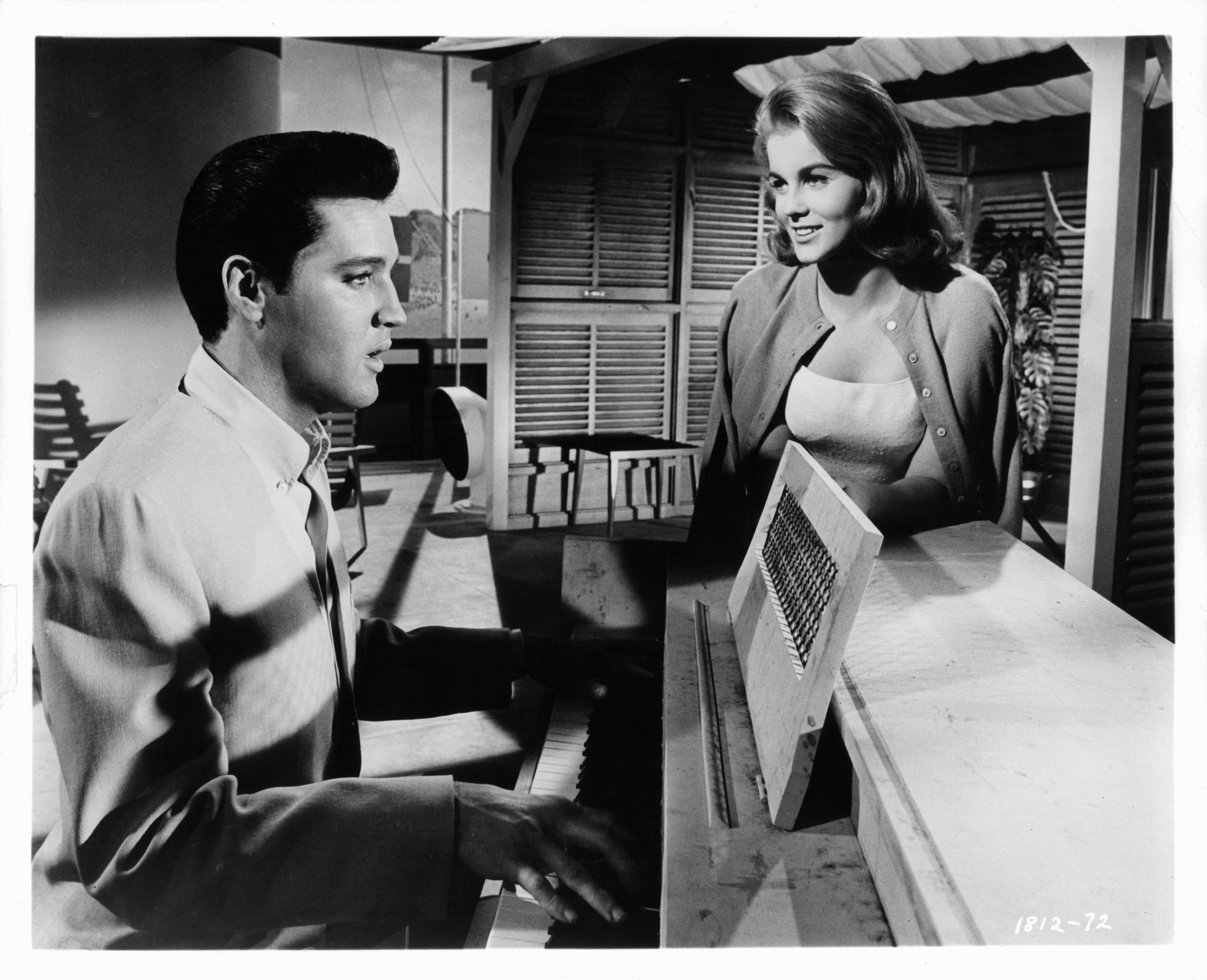 Kino. ELVIS PRESLEY (Lucky Jackson as piano player), ANN-MARGRET (Rusty Martin) Regie: George Sidney / VIVA LAS VEGAS USA, 1964. (Photo by FilmPublicityArchive/United Archives via Getty Images)