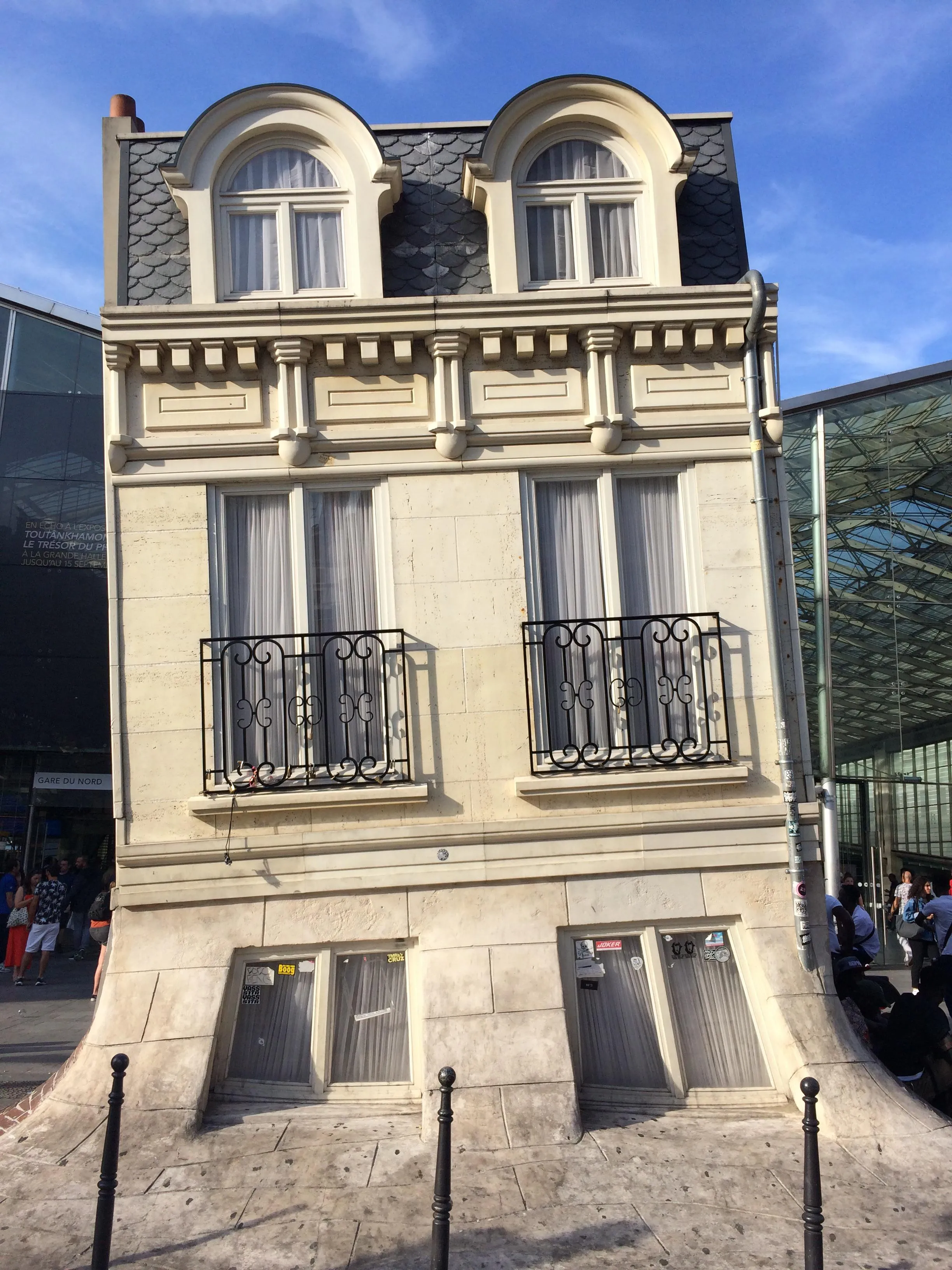 Parisian architects on acid...
