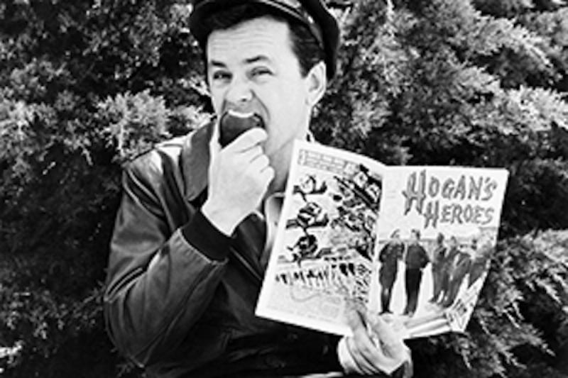 hogans-heroes-bob-crane-with-thermos-lunchbox-and-comic-book-all-product-11244.jpg