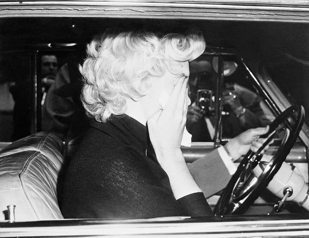 marilyn-crying-61429-99377.jpg