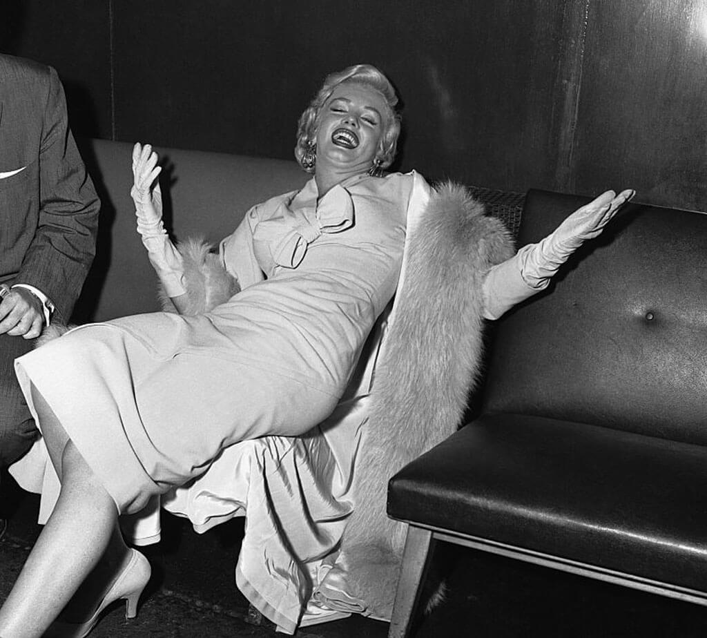 marilyn-laughing-63742-41929.jpg