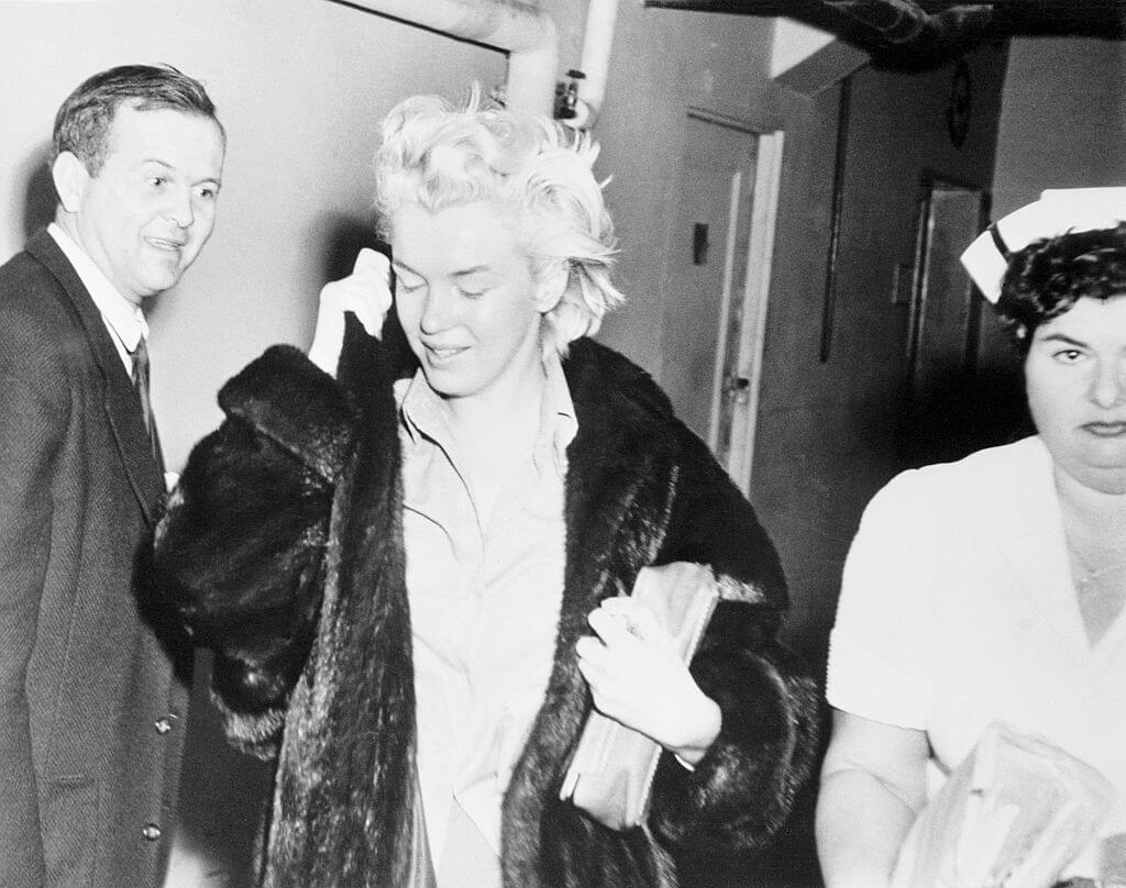 marilyn-leaves-hospital-44724-60893.jpg