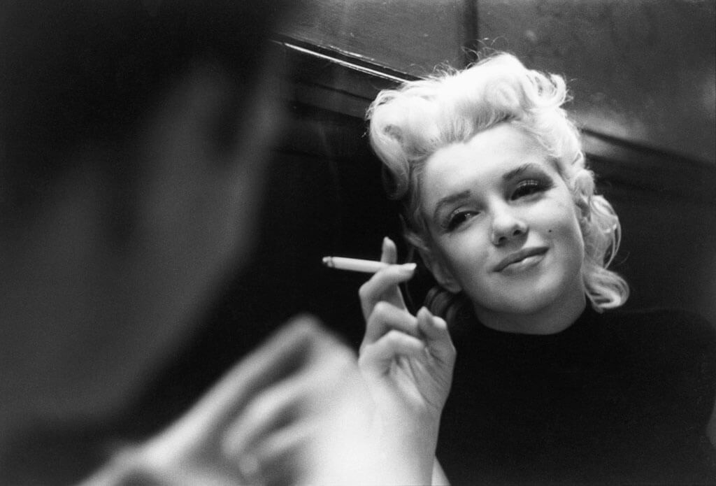 marilyn-smoking-66100-39587.jpg