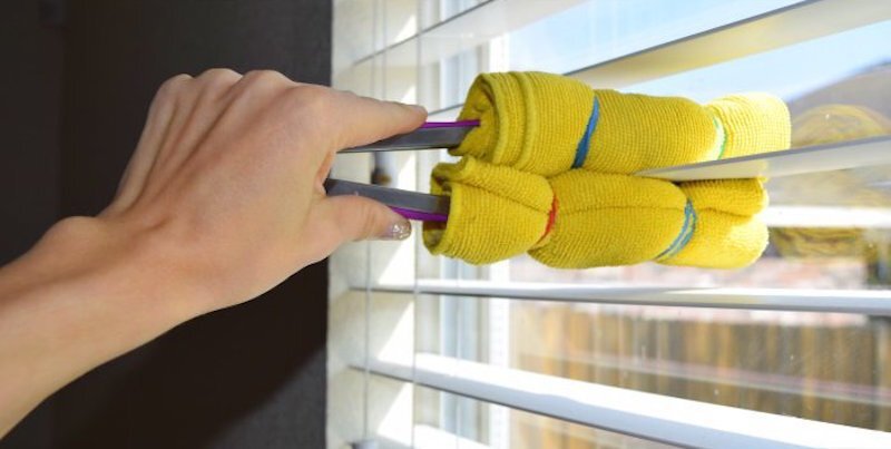 use tongs to clean blinds use tongs with cloth to clean blinds