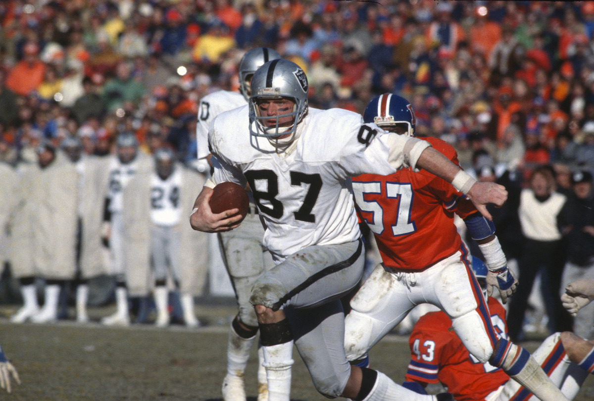 Los Angeles Raiders v Denver Broncos Los Angeles Raiders v Denver Broncos