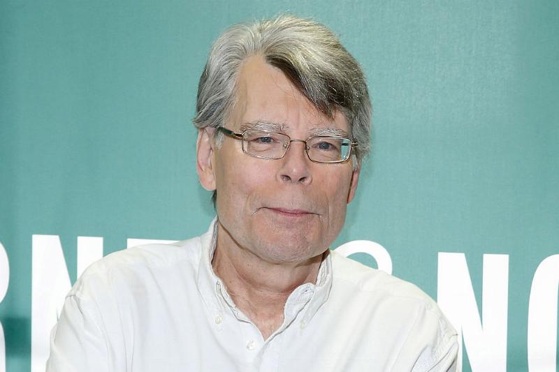 Stephen King -458806036 Stephen King at book signing