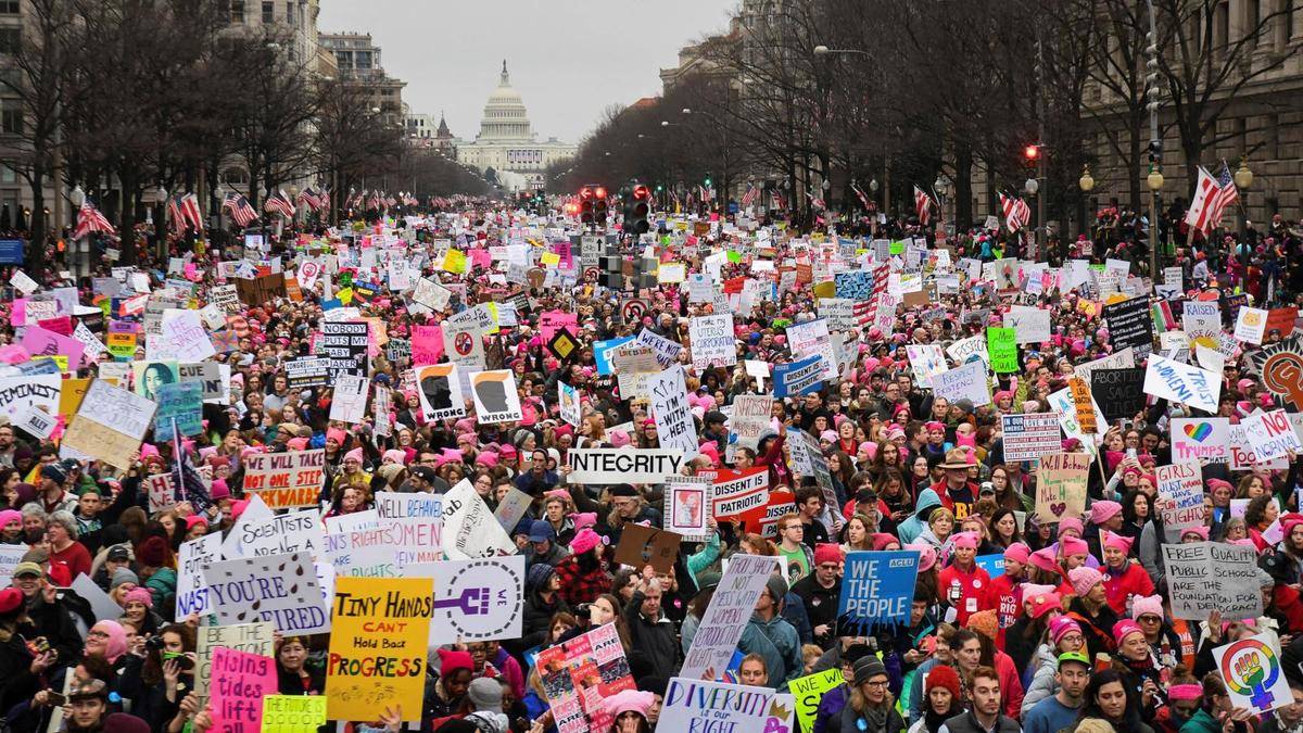 crowd protesting after election