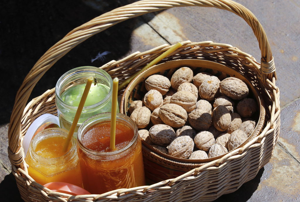 walnuts 1161623025 a basket with honey and walnuts