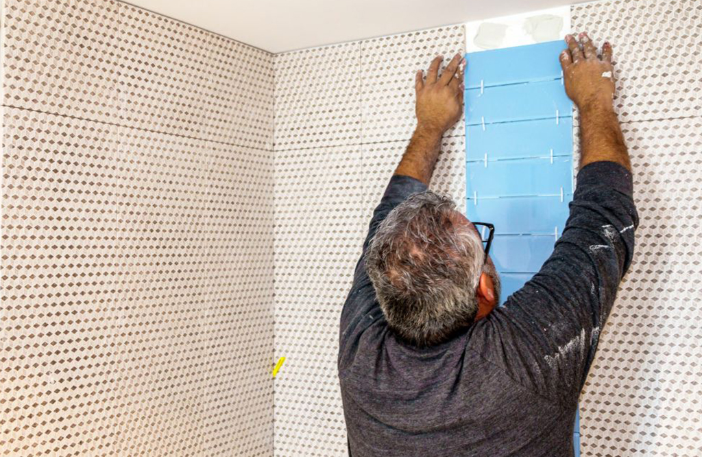 Vinyl Tile -1140396307 Man installing bathroom tile