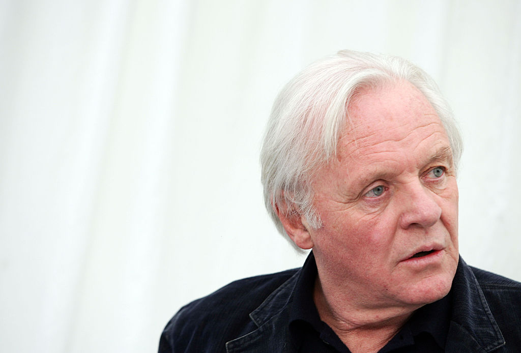 Anthony Hopkins-117421563 looking lost