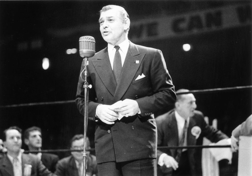 clark gable-3166130 standing in a ring