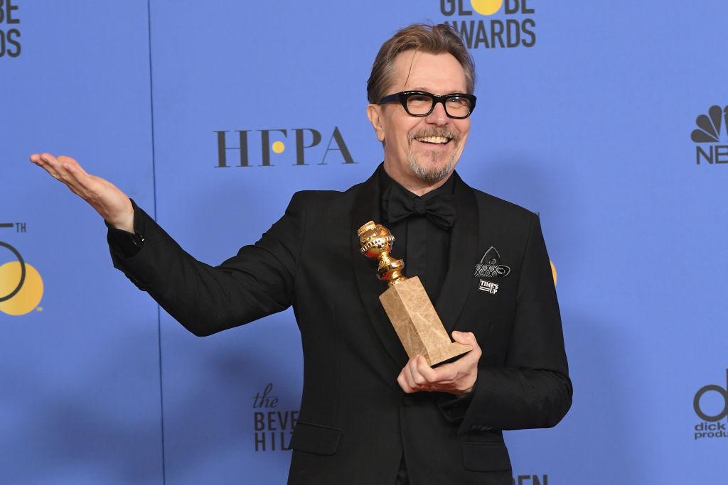 Gary Oldman-902396002 accepting award