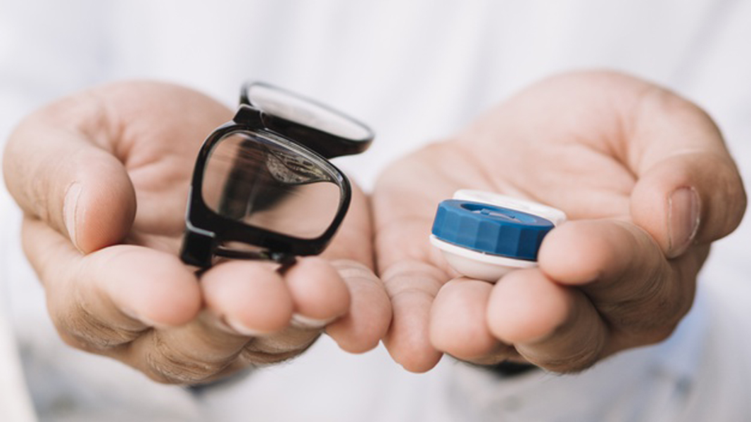 glasses in one hand 