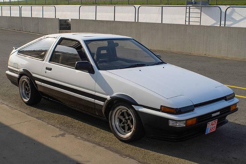 1024px-Toyota_Corolla_GT_AE86_Trueno_hatchback
