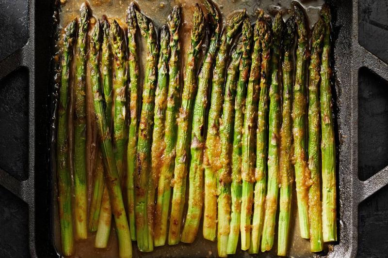 asparagus-1146166623 A pan of asparagus cooks in oil.