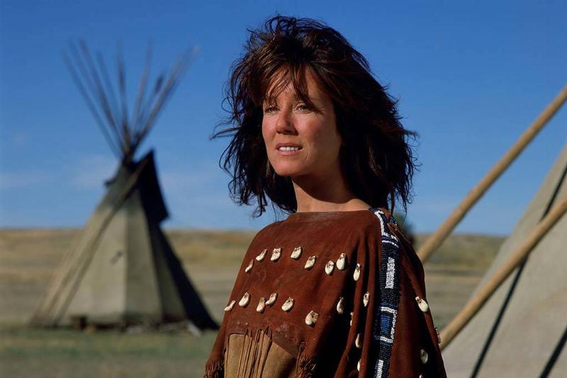 Mary McDonnell as Stands With a Fist 