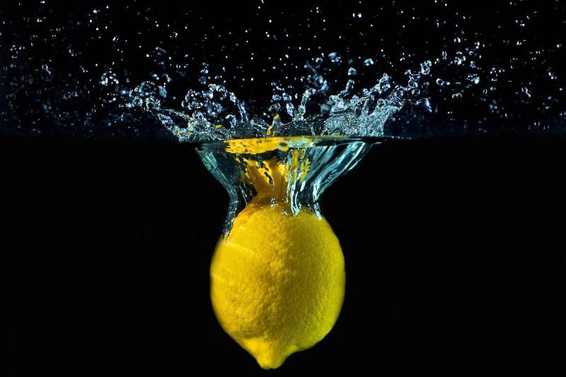 lemon water A graphic shows a lemon falling into water.