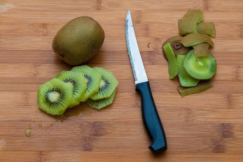 kiwis 490764304 Kiwifruit on a wooden chopping board with a knife