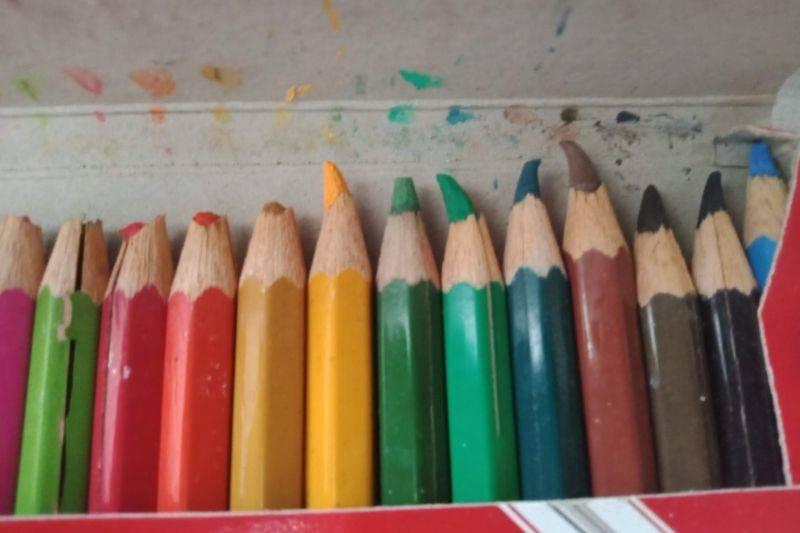 colored pencils that looks weird 