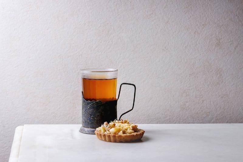 homemade-sweet-apple-shortbread-tartlet-in-white-plate.-glass-of-hot-tea-in-vintage-cup-holder-on-white-marble-table.-autumn-baking.-minimalist-style.-47651 homemade-sweet-apple-shortbread-tartlet-in-white-plate.-glass-of-hot-tea-in-vintage-cup-holder-on-white-marble-table.-autumn-baking.-minimalist-style.-47651