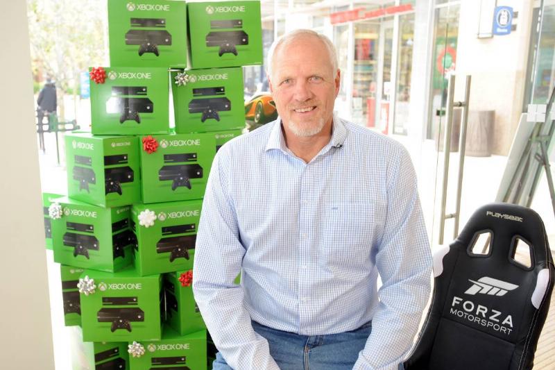 Microsoft Retail Store and Former Utah Jazz Center Mark Eaton Host Xbox One Gaming Tournament at City Creek Center in Salt Lake City Microsoft Retail Store and Former Utah Jazz Center Mark Eaton Host Xbox One Gaming Tournament at City Creek Center in Salt Lake City