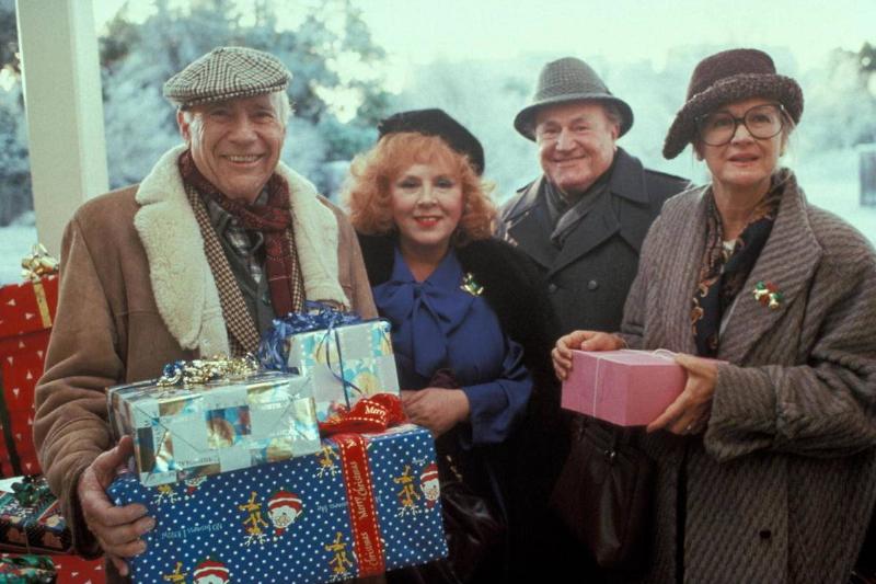 Doris Roberts Doris Roberts appears in a still from Christmas Vacation with several other actors.