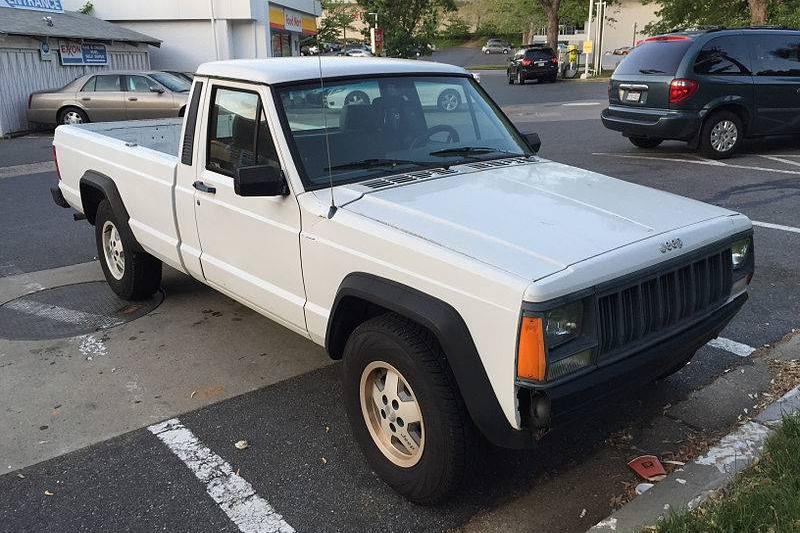 Jeep_Comanche_4.0L_High_Output_six_base_long-bed_model_MD-3