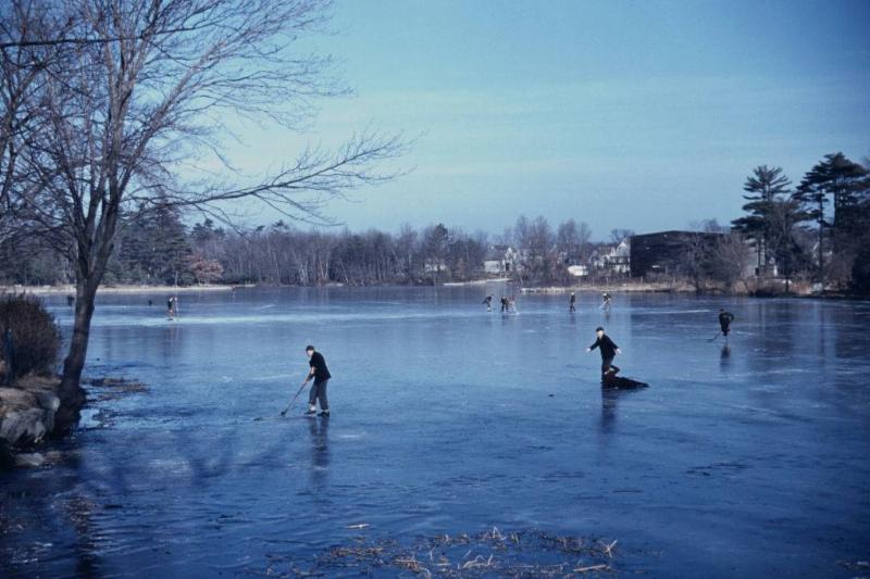 People ice skating 