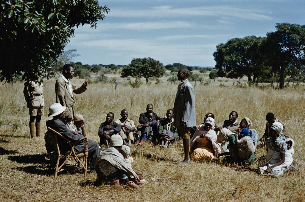 Rhodesia -163000304 Picture of men meeting