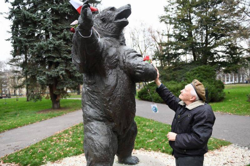 Statue of the bear