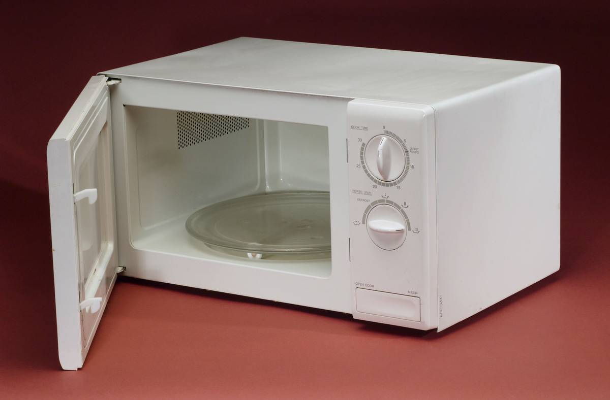 empty microwave An open microwave is empty.