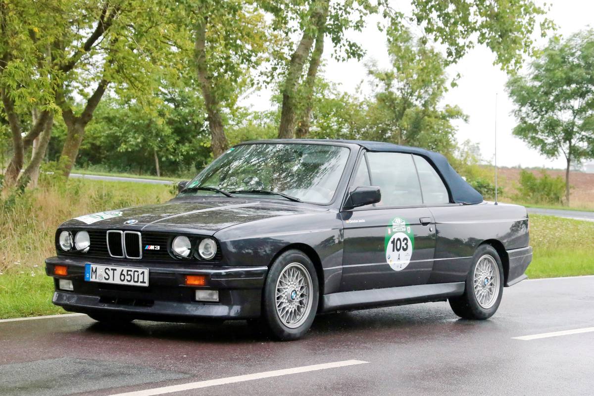 BMW M3 (E30) BMW M3 (E30)
