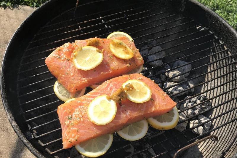 Picture of fish and lemon 