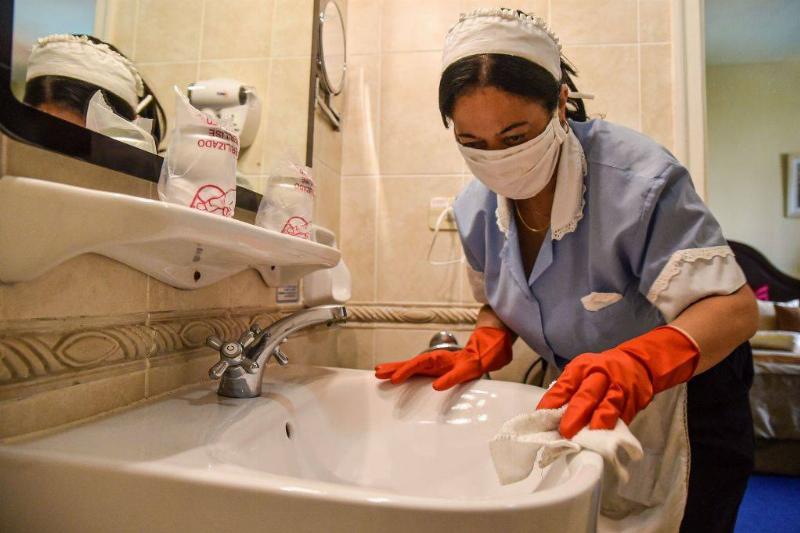 scrubbing-the-sink