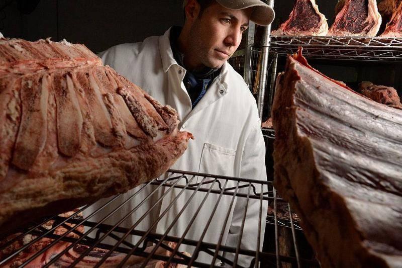 dry-aging-meat-468109480-15386