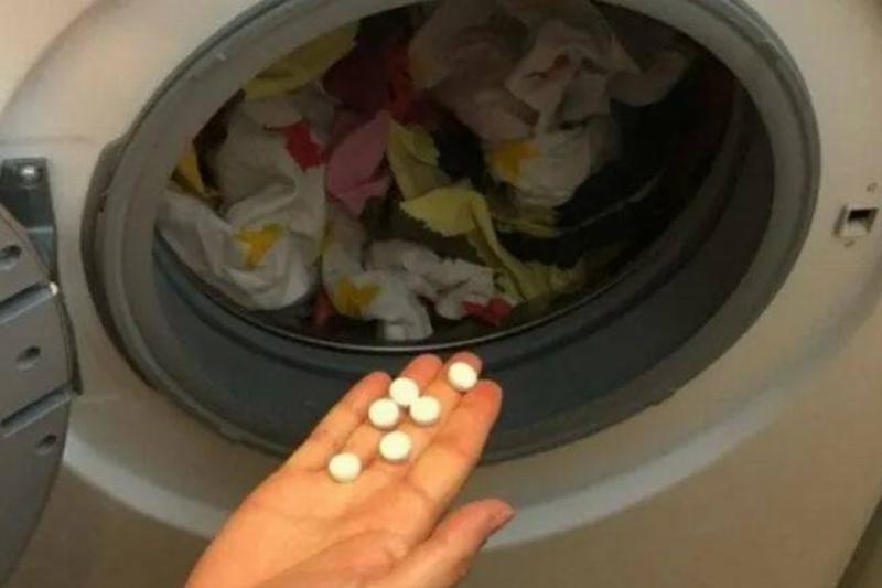 hacks-laundry-aspirin hacks-laundry-aspirin