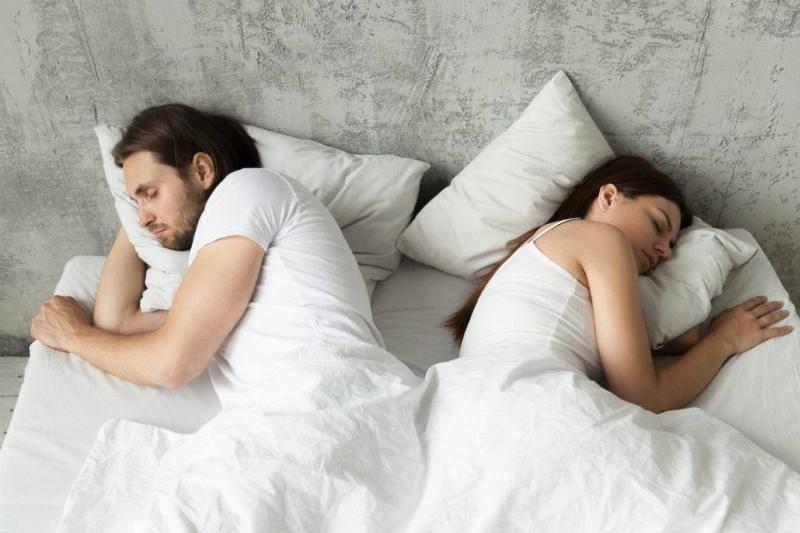 back-to-back-sleeping-76046 back-to-back-sleeping-76046