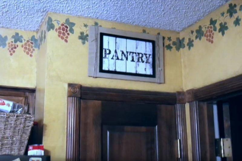 sign-that-says-pantry-above-the-pantry-in-a-kitchen.jpg-19616