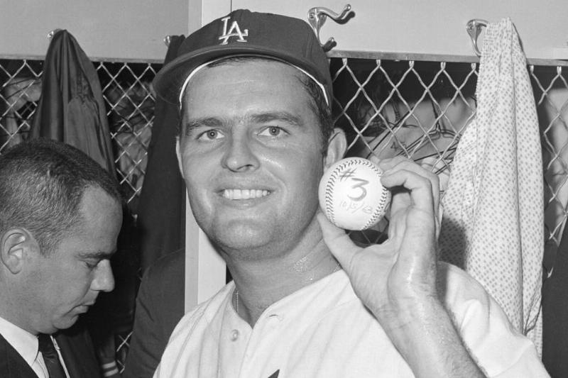 Don Drysdale Holds Up Baseball Don Drysdale Holds Up Baseball