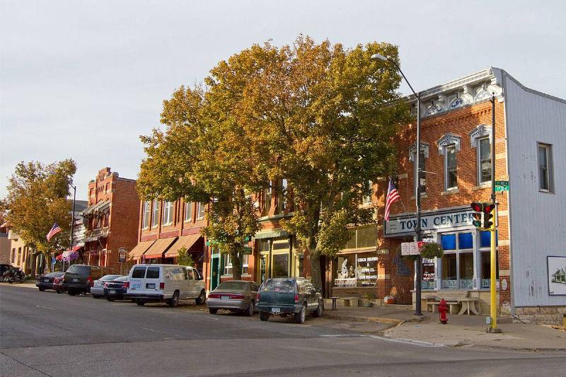 1280px-Mount-Vernon-Commercial-2 1280px-Mount-Vernon-Commercial-2