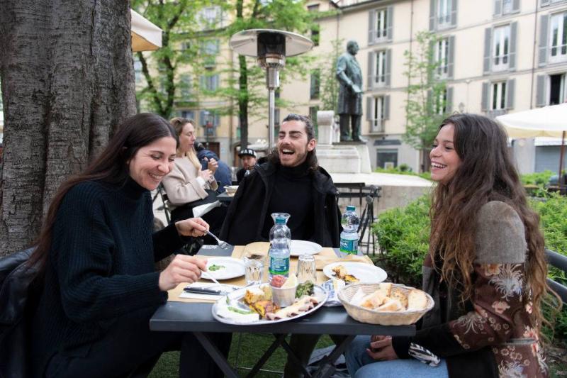 restaurant 1314518408 friends eating at a restaurant