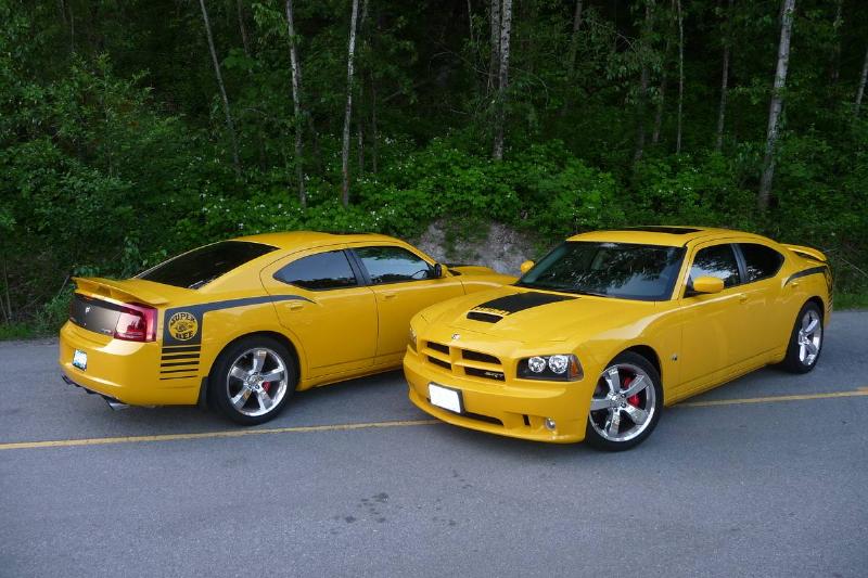 2007_Dodge_Charger_SRT8_Super_Bee