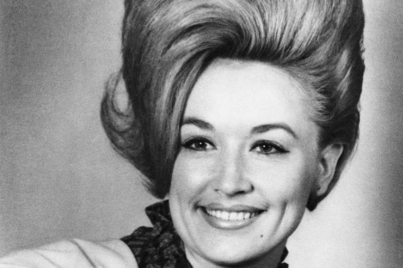 influence 73909160 Dolly Parton posing for a portrait in 1965
