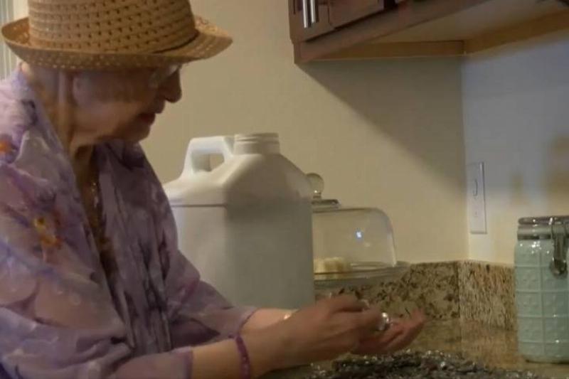 91-year-old woman collecting 1 million pop tabs for charity 1-17 screenshot 91-year-old woman collecting 1 million pop tabs for charity 1-17 screenshot