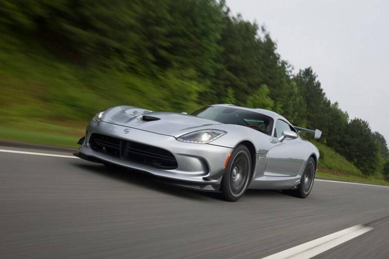 2017-Dodge-Viper-GTC-front-three-quarter-in-motion-02 2017-Dodge-Viper-GTC-front-three-quarter-in-motion-02