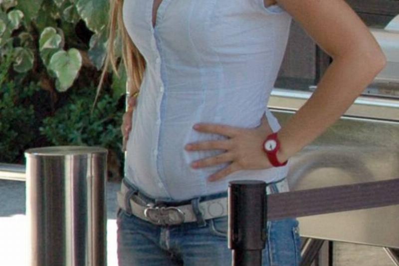 low rise jeans woman wearing low rise jeans