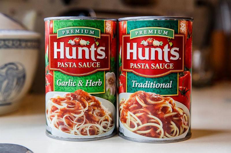 sauce 548776127 Two large cans of Hunt's brand premium Pasta Sauce in garlic and herb and traditional favors in the kitchen