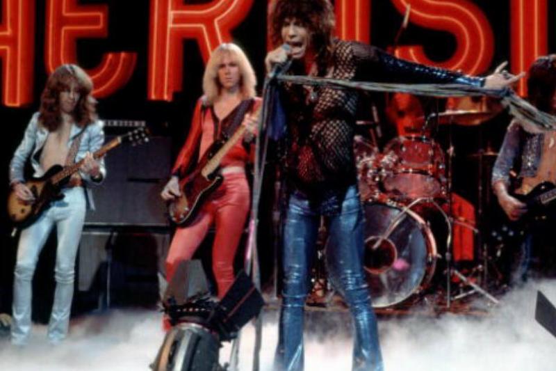 GettyImages-74286864-84804-50495 aerosmith performing on stage