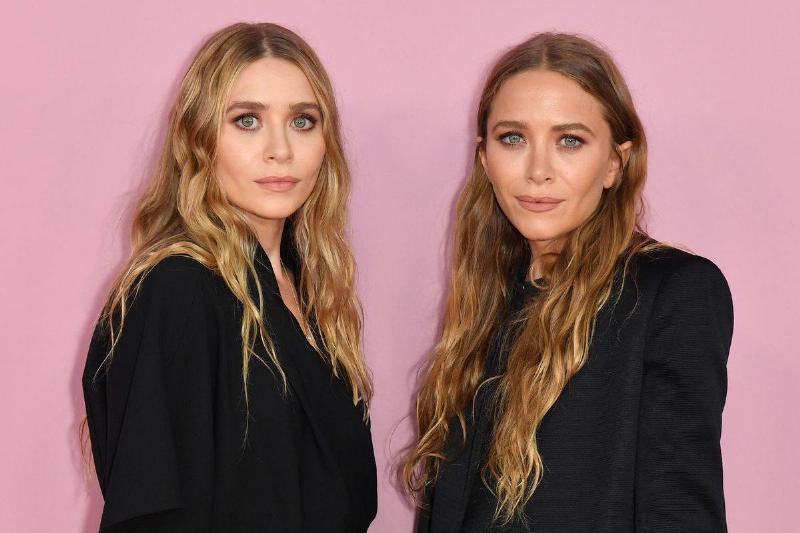 US-ENTERTAINMENT-FASHION-CFDA US fashion designers Mary-Kate (R) and Ashley Olsen arrive for the 2019 CFDA fashion awards at the Brooklyn Museum in New York City on June 3,
2019.